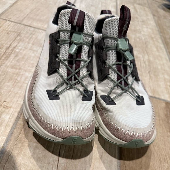 On Running Women's Shoes in Cream and Brown - Picture 4 of 12